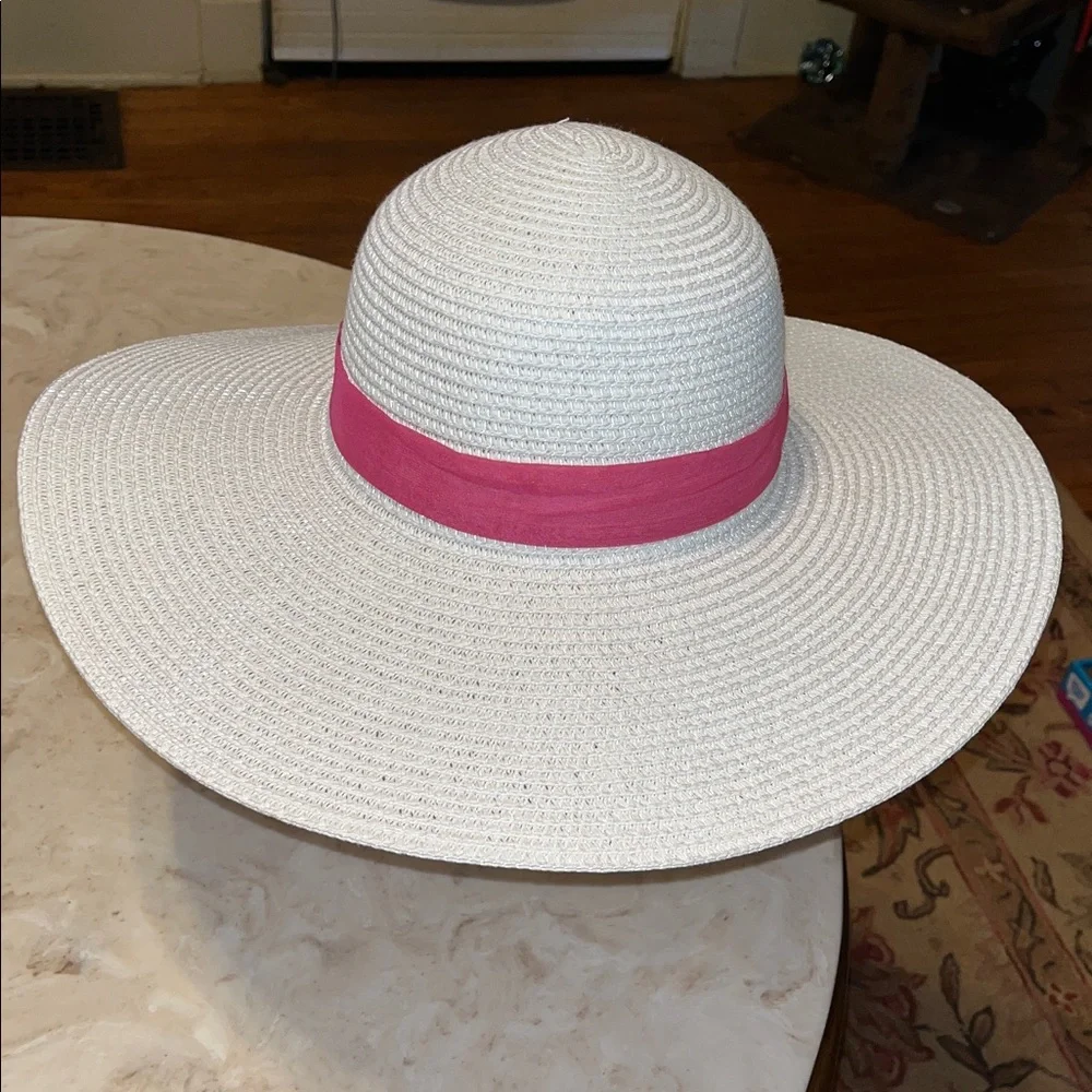 Vince Camuto White Wide Brim Hat with Pink Band